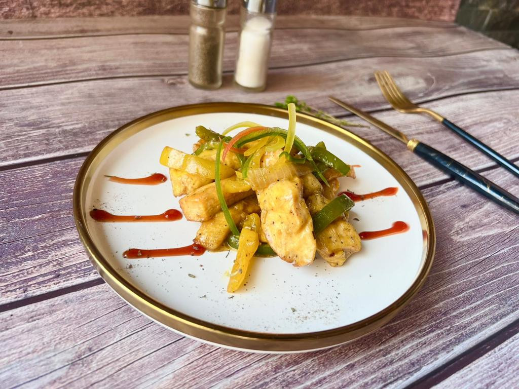 Chicken Shawarma (CALORIES: 345 PROTEINS: 52.5 Grams FATS: 3.48 Grams)