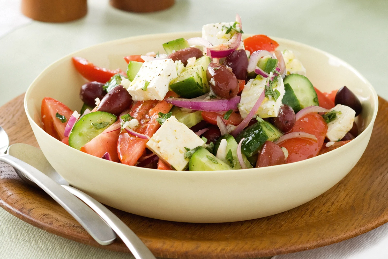 Greek Salad (CALORIES: 135 PROTEINS: 3.4 Grams FATS: 4 Grams)