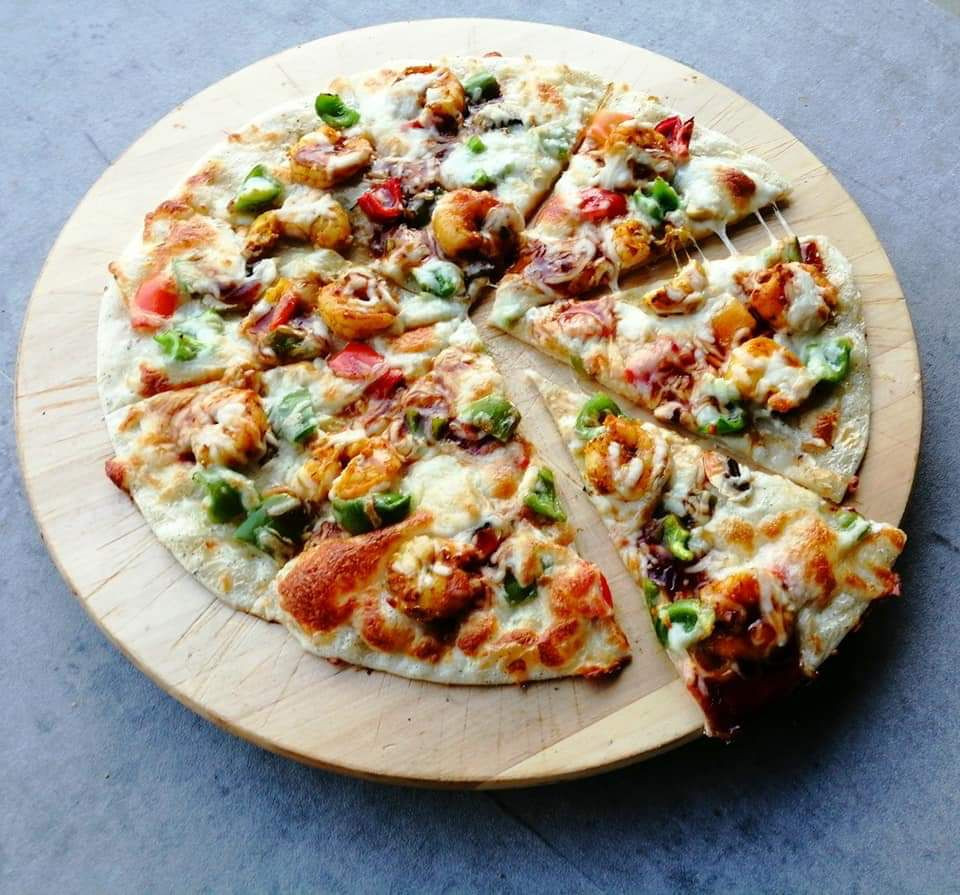 Shrimp Ranch BBQ Pizza (CALORIES: 440 PROTEINS: 43 Grams FATS: 21.5 Grams)