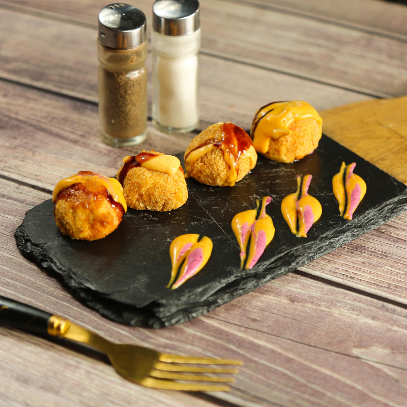 Potato Cheese Balls (CALORIES: 295 PROTEINS: 3.1 Grams FATS: 6.7 Grams)