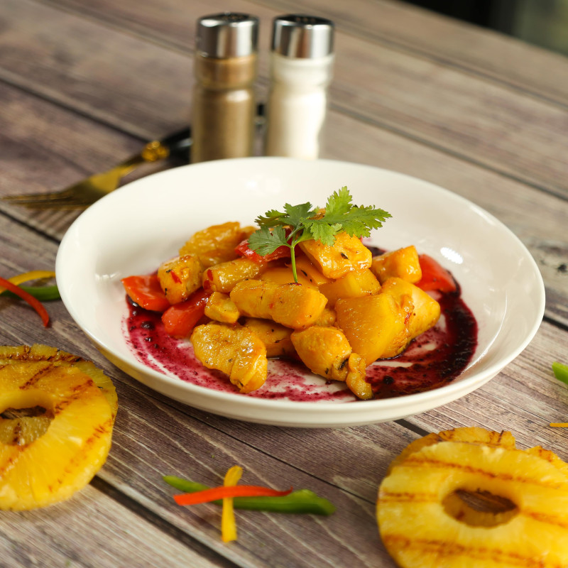 Chicken Pineapple (CALORIES: 345 PROTEINS: 52.5 Grams FATS: 3.5 Grams)