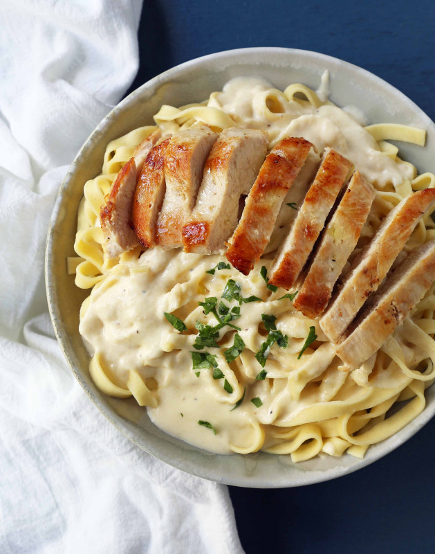 Fettuccine Chicken Pasta (CALORIES: 390 PROTEINS: 52.5 Grams FATS: 6.15 Grams)