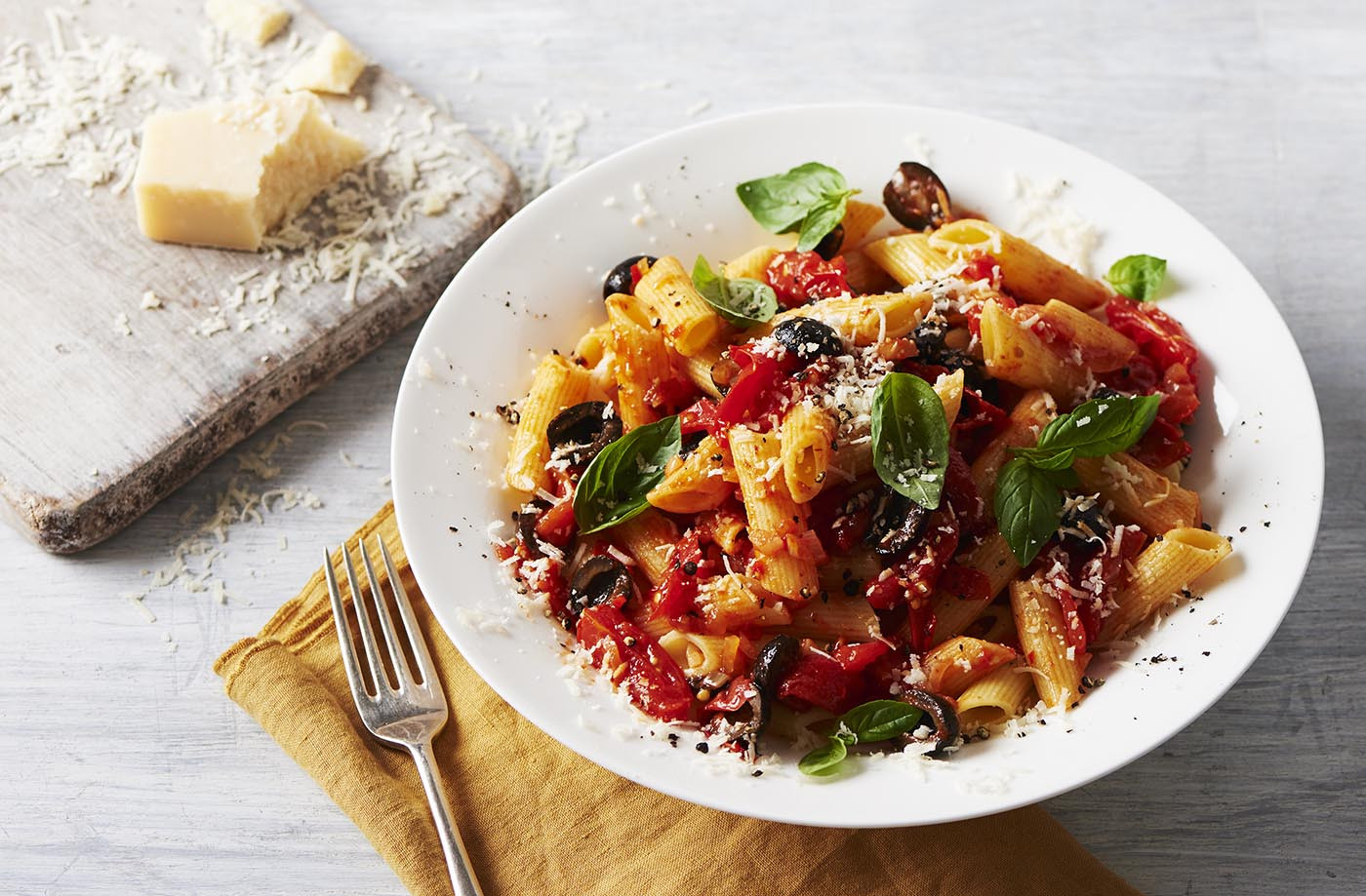 Chicken Arabiata Red Pasta (CALORIES: 370 PROTEINS: 52.1 Grams FATS: 6.15 Grams)