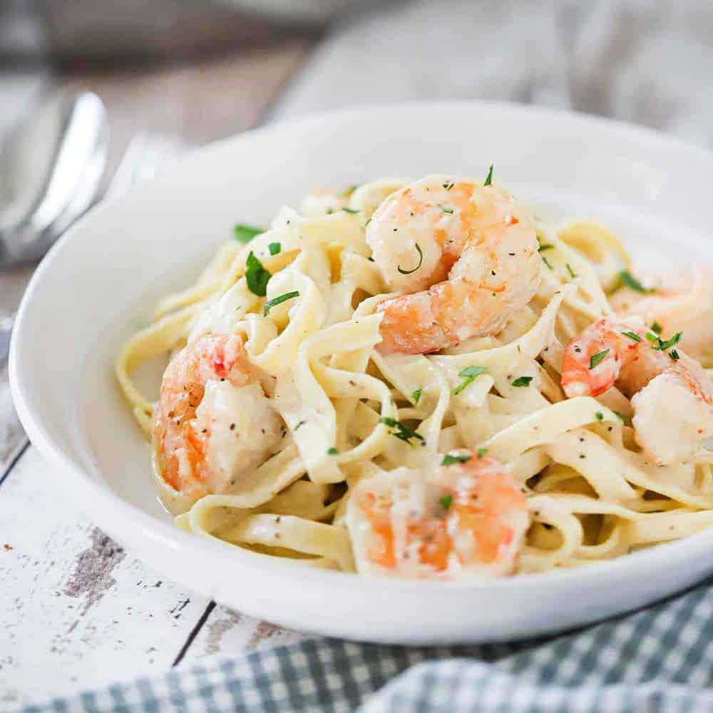 Fettuccine Pasta Shrimp (CALORIES: 390 PROTEINS: 43 Grams FATS: 8 Grams)